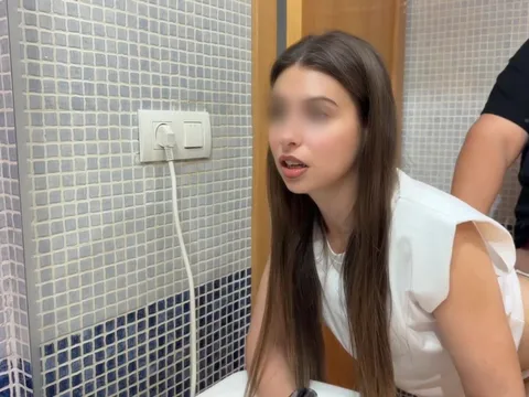 Petite student pays the brush landlord