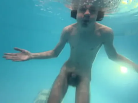 Deepthroating Bubbles Underwater: Lad's