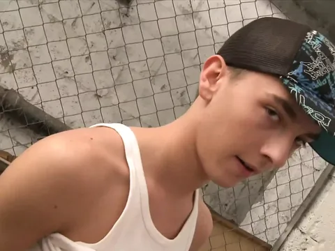 German Lads win ultra-kinky with Skater